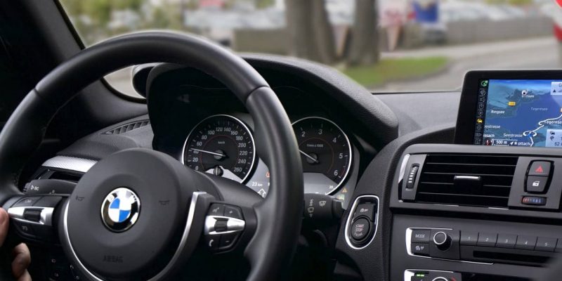 Les avantages d’un GPS auto connecté